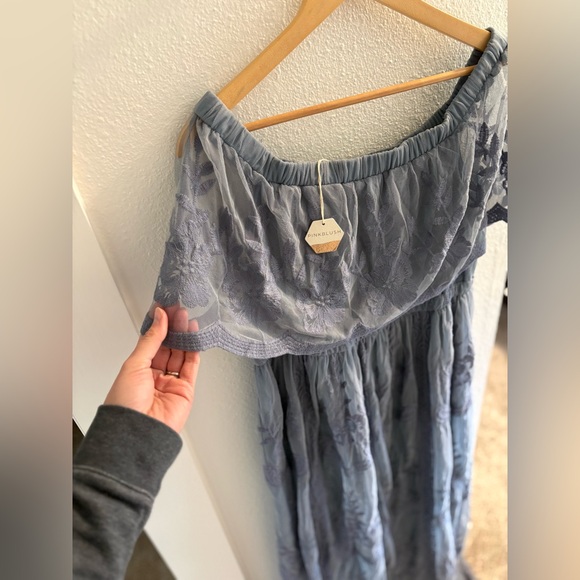 Pinkblush Lace Maxi Dress in Blue / Bump friendly! - Picture 4 of 11